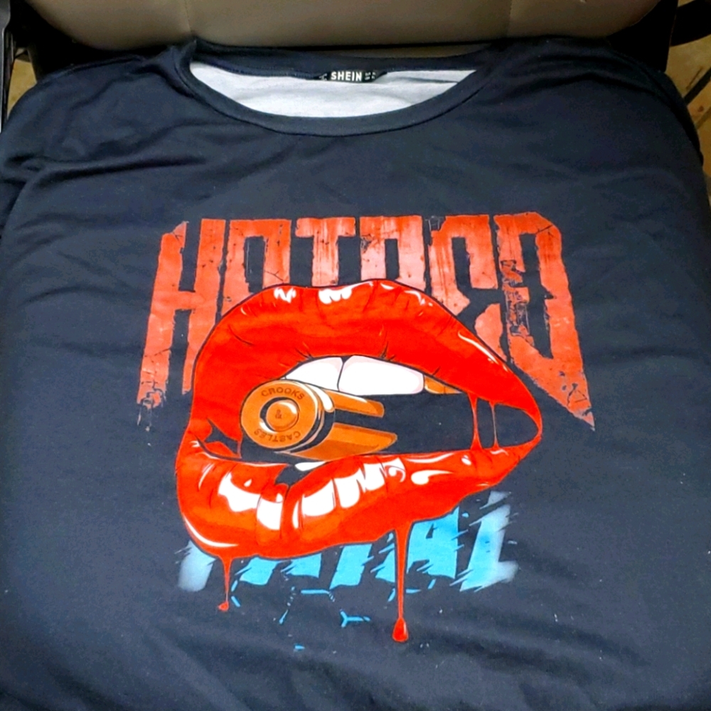 Long sleeve tee shirt